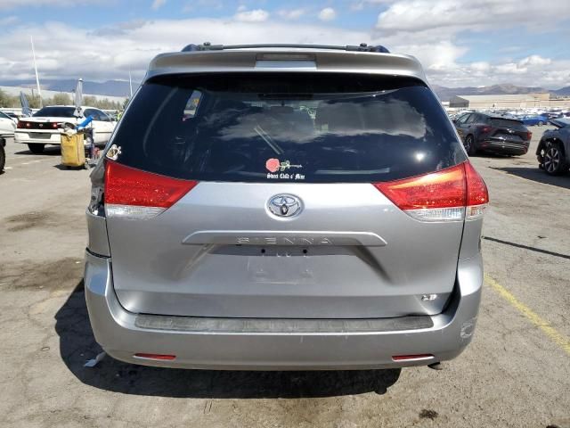 2013 Toyota Sienna LE