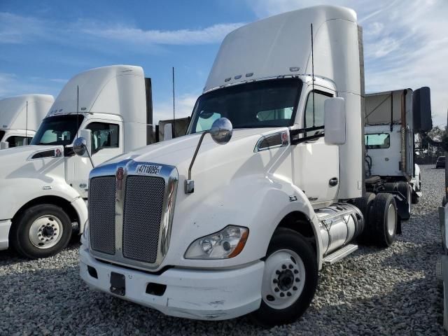 2014 Kenworth T680 Semi Truck