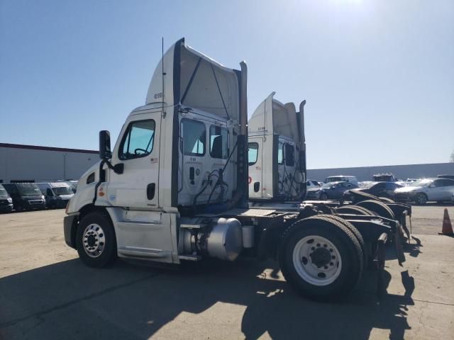 2014 Freightliner Cascadia Truck Cab AND Chassis