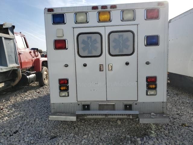 2005 Ford E350 Ambulance