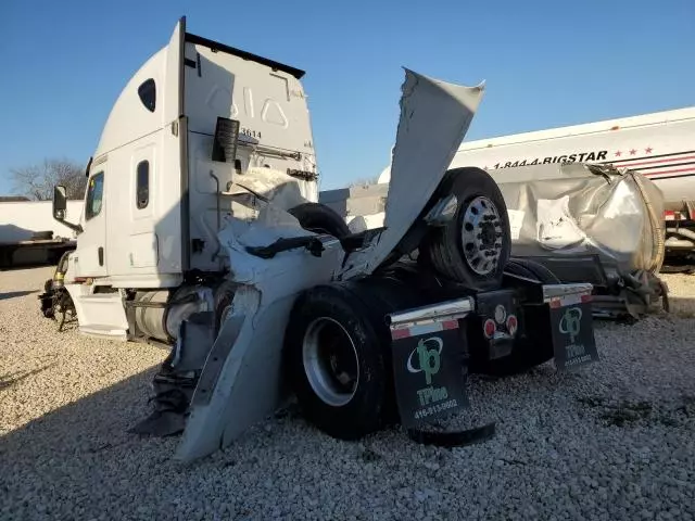 2019 Freightliner Cascadia 126