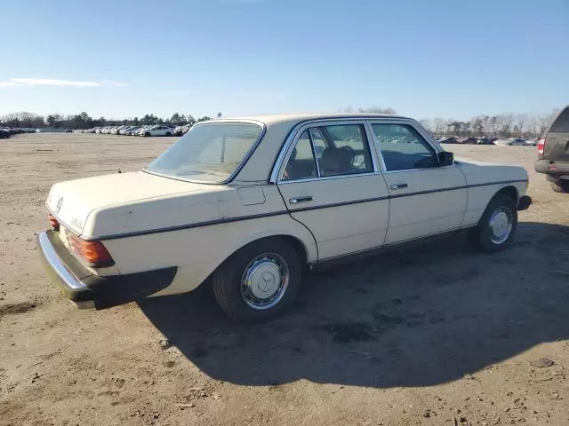 1980 Mercedes-Benz Sedan