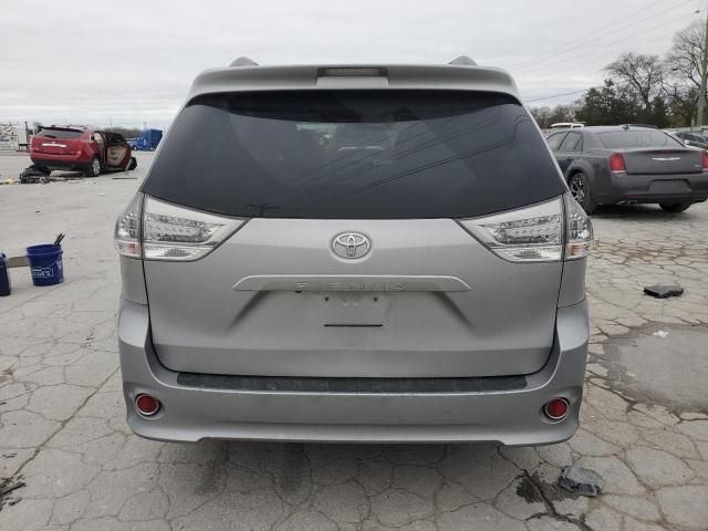 2016 Toyota Sienna SE