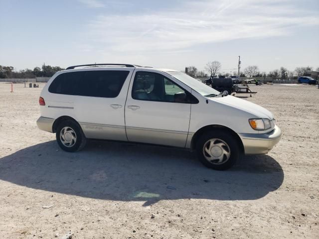 2000 Toyota Sienna LE