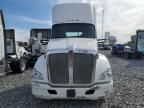 2015 Kenworth T680 Semi Truck