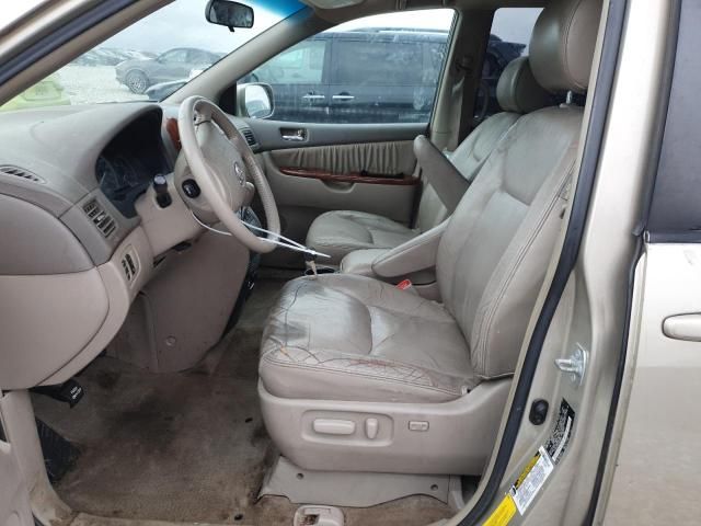 2005 Toyota Sienna XLE