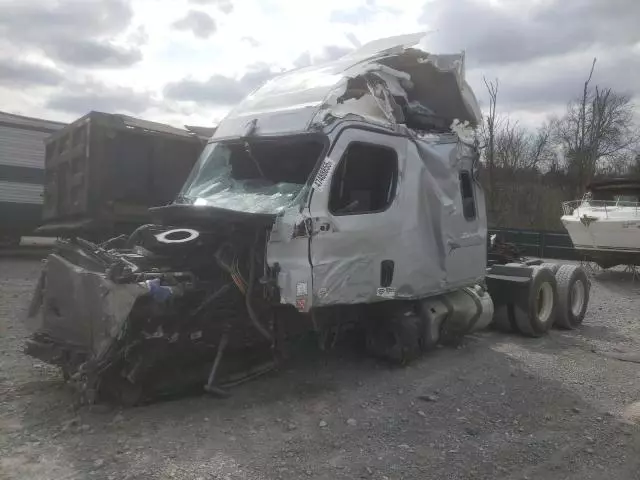 2020 Freightliner Cascadia 126 Semi Truck