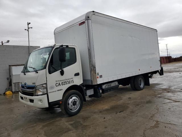 2014 Hino 195 BOX Truck