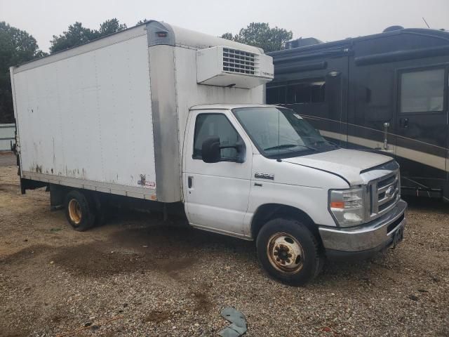 2014 Ford Econoline E350 Super Duty Cutaway Van