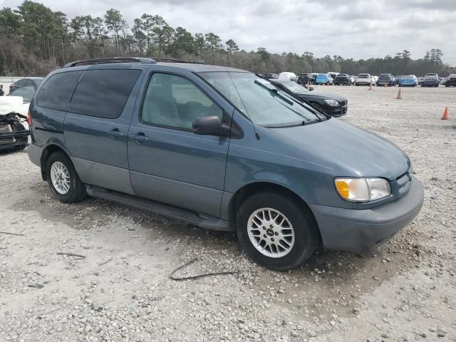 2000 Toyota Sienna LE