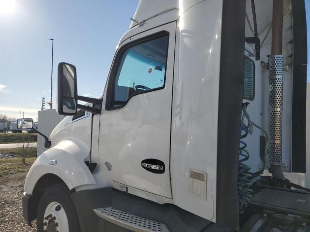 2016 Kenworth T680 Semi Truck