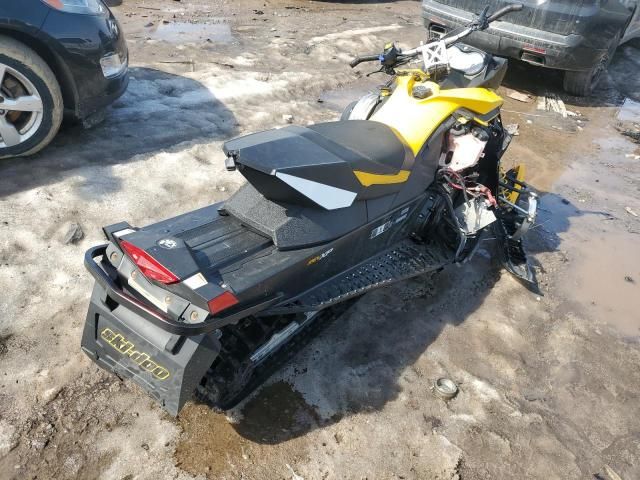 2012 Skidoo 2012 Skidoo Snowbmobil