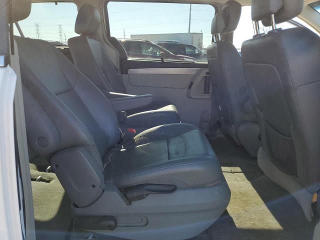 2013 Volkswagen Routan SE