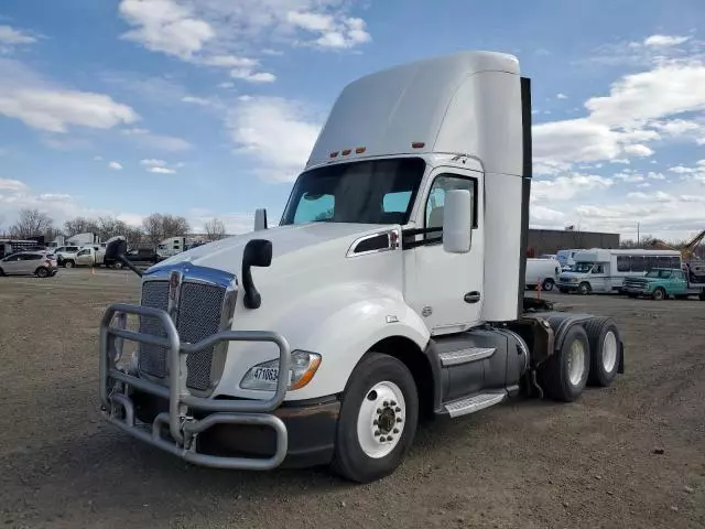 2016 Kenworth Construction T680