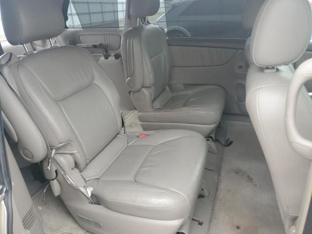 2004 Toyota Sienna XLE