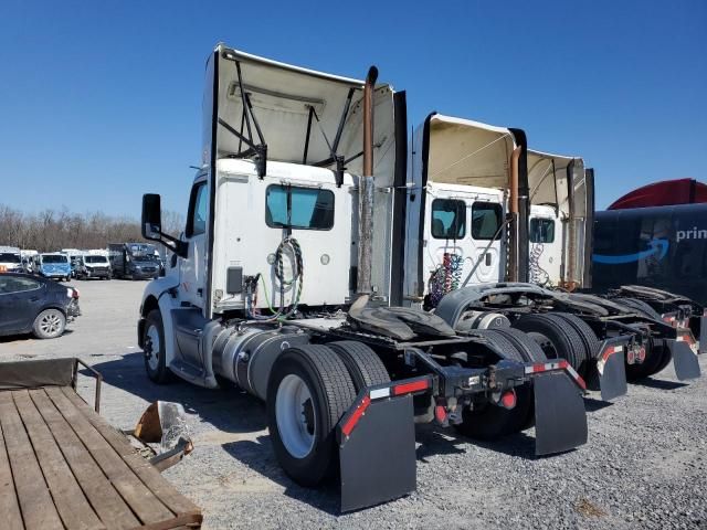 2016 Peterbilt 579 Semi Truck