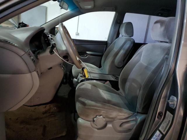 2004 Toyota Sienna CE