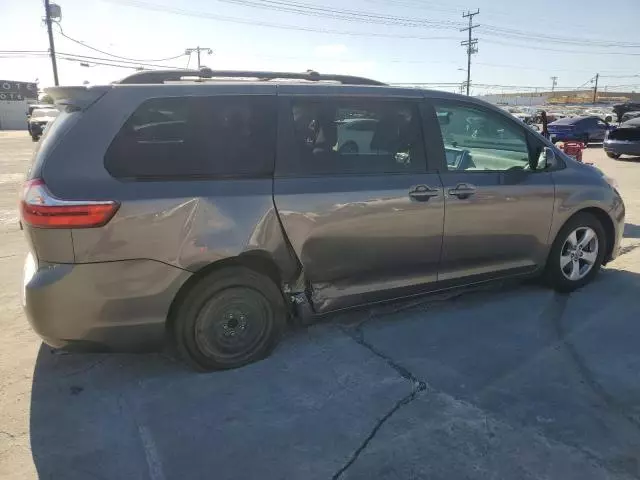 2016 Toyota Sienna LE