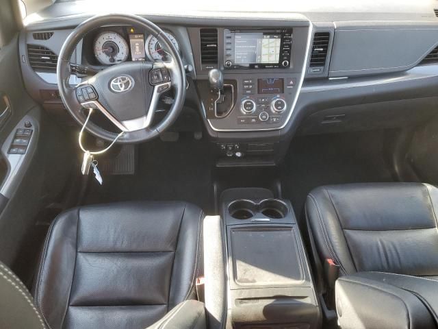 2019 Toyota Sienna SE