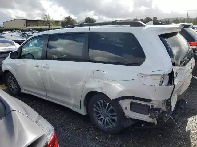 2020 Toyota Sienna XLE