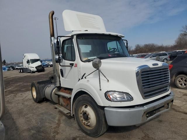 2015 Freightliner Business Class M2 112 Semi Truck