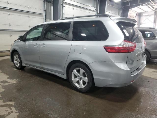 2019 Toyota Sienna LE