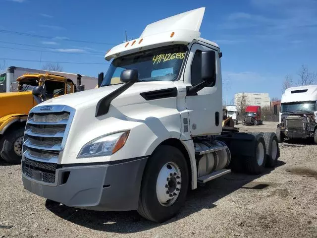 2019 Freightliner Cascadia 126 Semi Truck