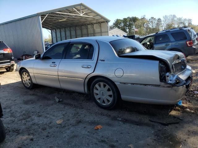 2005 Lincoln Town Car Signature Limited