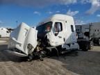 2013 Freightliner Cascadia Semi Truck