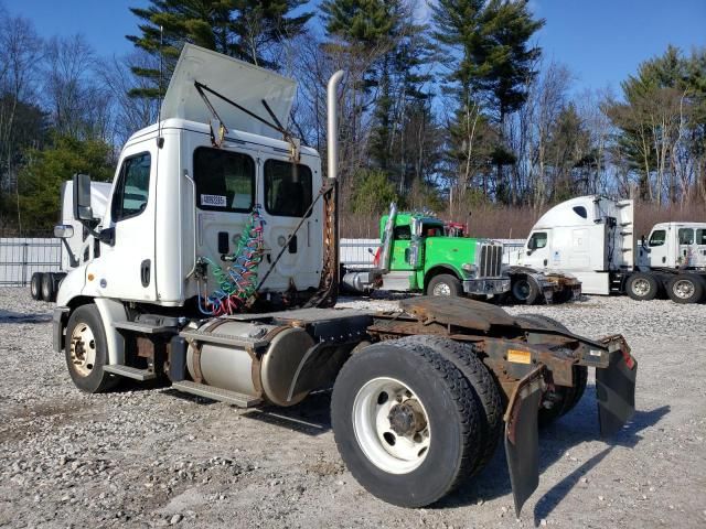 2015 Freightliner Cascadia 113