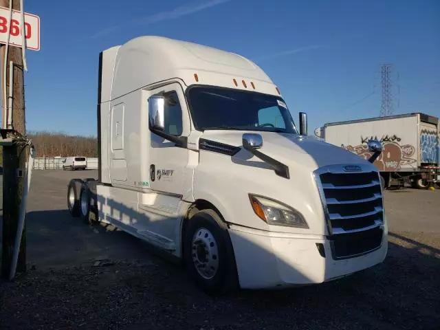 2020 Freightliner Cascadia Semi Truck