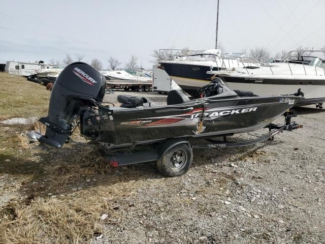 2021 Tracker Boat