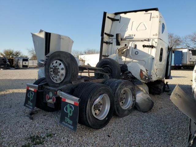 2019 Freightliner Cascadia 126