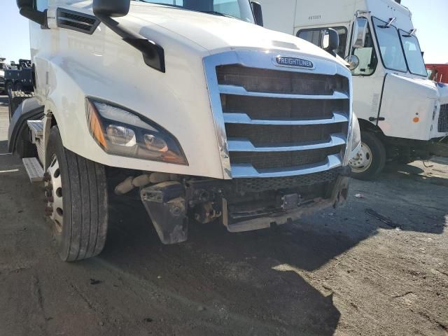 2018 Freightliner Cascadia 126