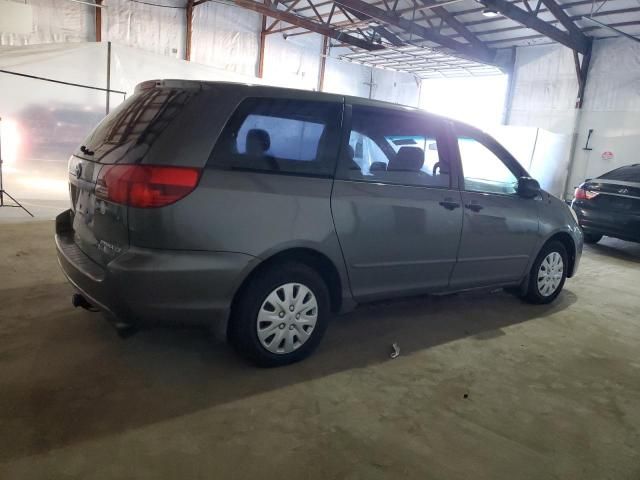 2004 Toyota Sienna CE