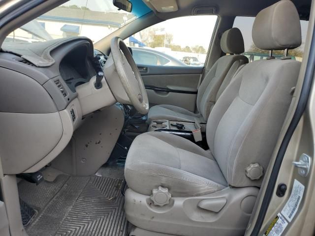 2004 Toyota Sienna CE