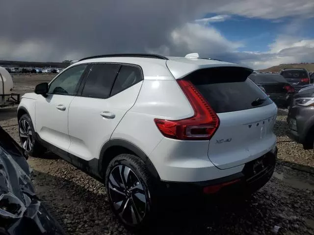 2025 Volvo XC40 Plus