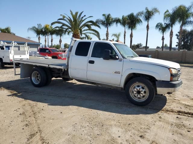 2006 Chevrolet Silverado 3500 Flatbed Pickup Truck