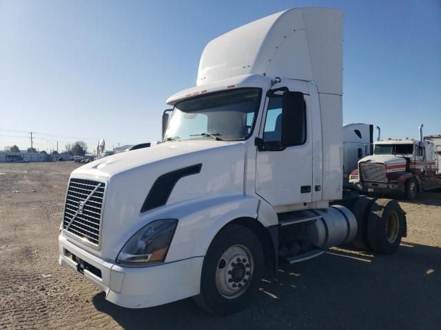 2010 Volvo VN Semi Truck