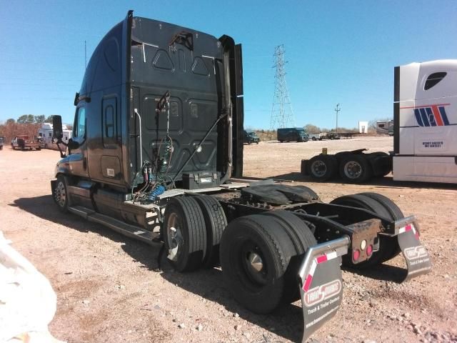 2012 Freightliner Cascadia Semi Truck