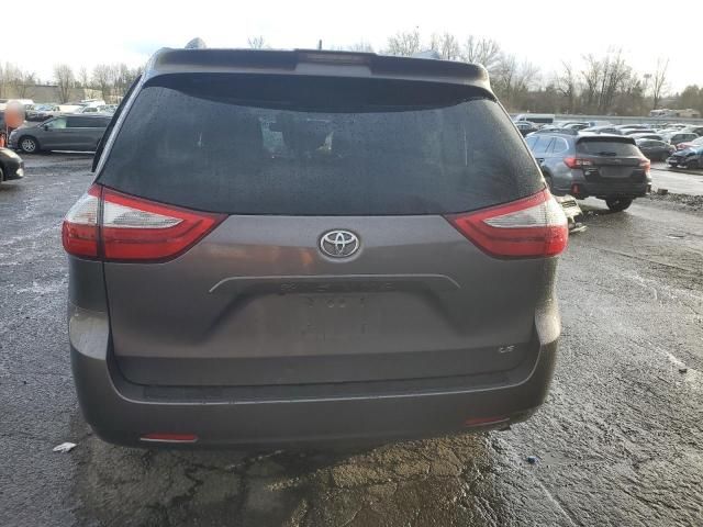 2019 Toyota Sienna LE