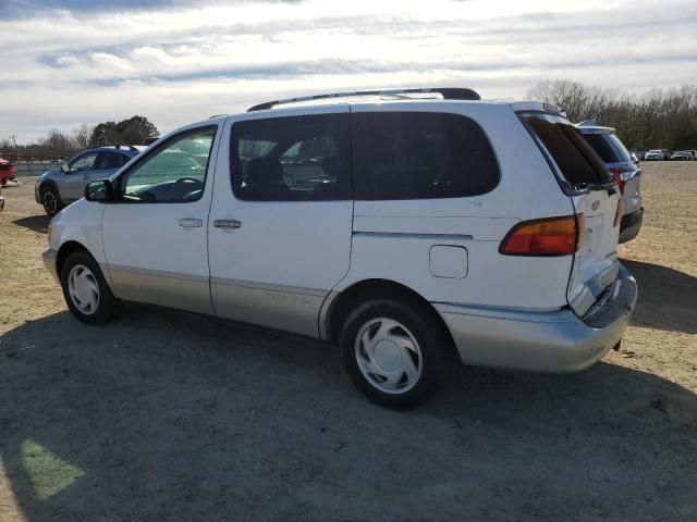 1999 Toyota Sienna LE