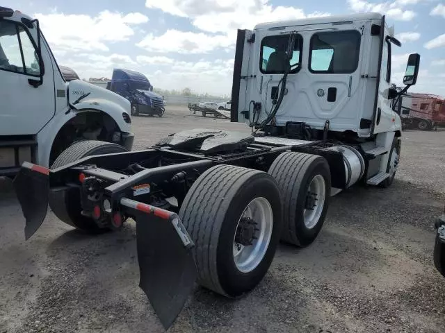 2016 Freightliner Cascadia 125