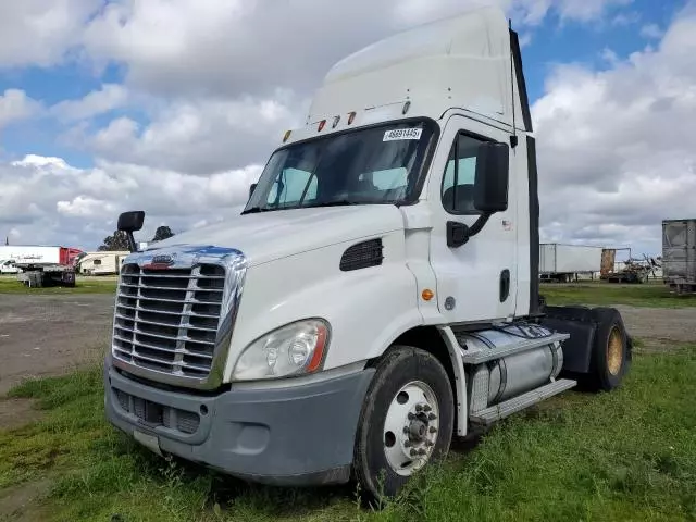 2013 Freightliner Cascadia Semi Truck