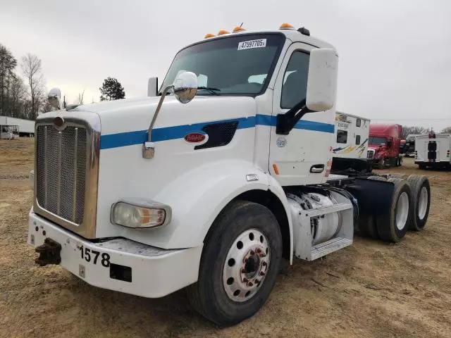 2015 Peterbilt 567 Semi Truck