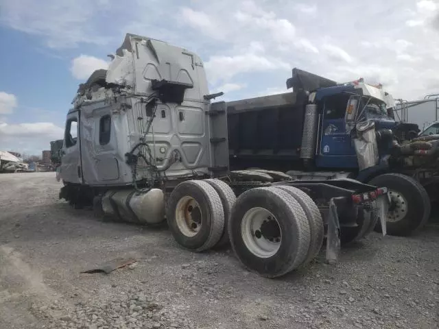 2020 Freightliner Cascadia 126 Semi Truck