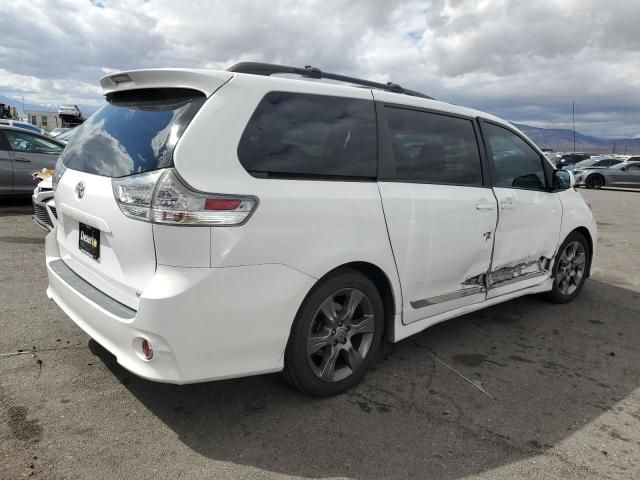 2011 Toyota Sienna Sport