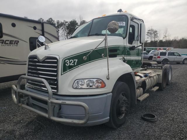 2018 Mack CXU613 Semi Truck