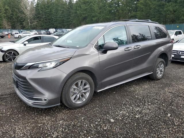 2022 Toyota Sienna XLE