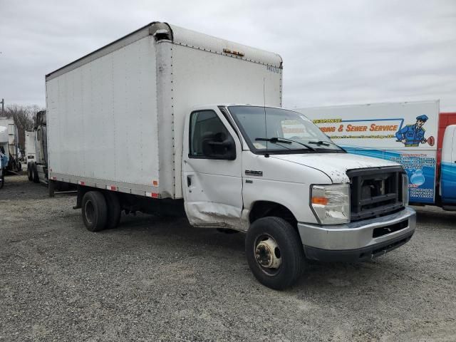 2015 Ford Econoline E350 Super Duty Cutaway Van